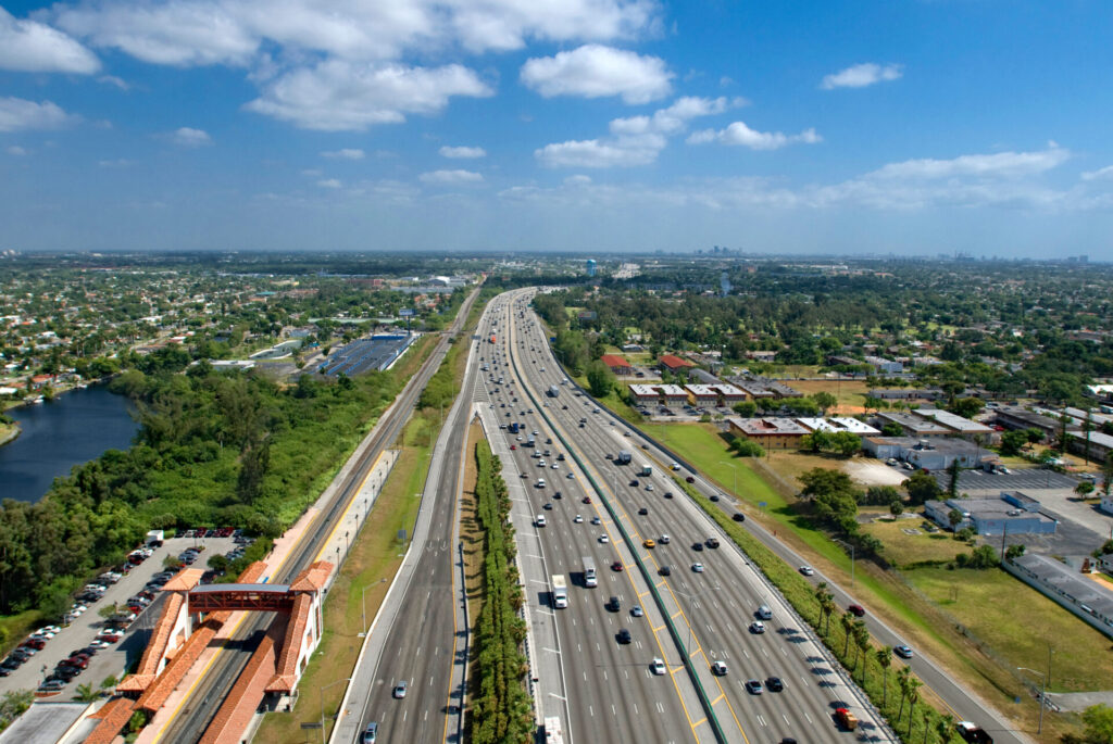 Aerial view of a busy multi-lane highway in Hollywood, Florida, illustrating high traffic volumes and the potential risk of truck accidents